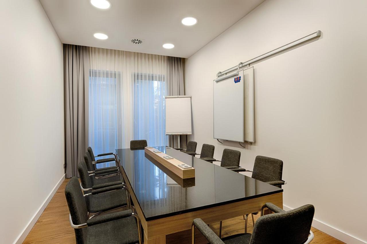 Premier Inn Frankfurt Westend Frankfurt am Main ภายนอก รูปภาพ