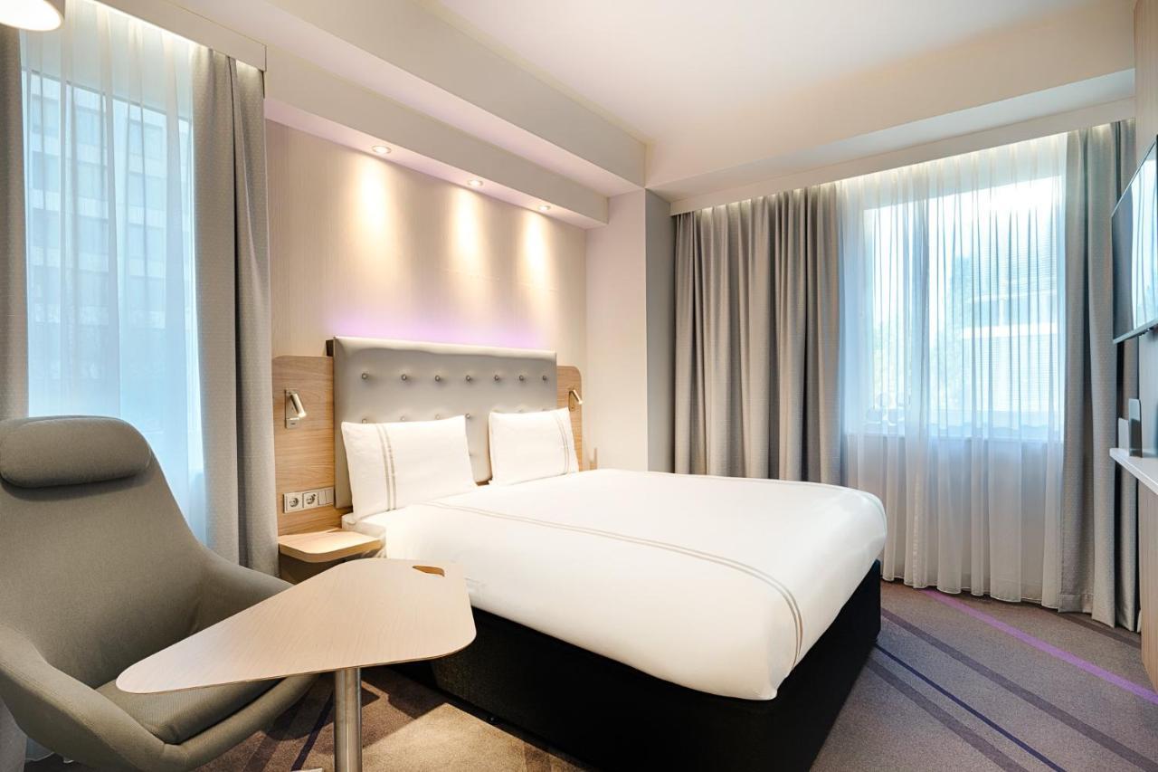 Premier Inn Frankfurt Westend Frankfurt am Main ภายนอก รูปภาพ
